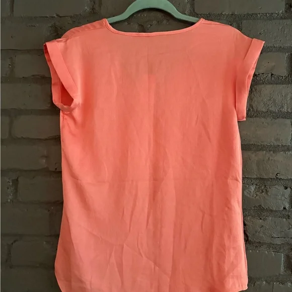 Express V-Neck Gramercy Tee in Coral NWT - Picture 3 of 6